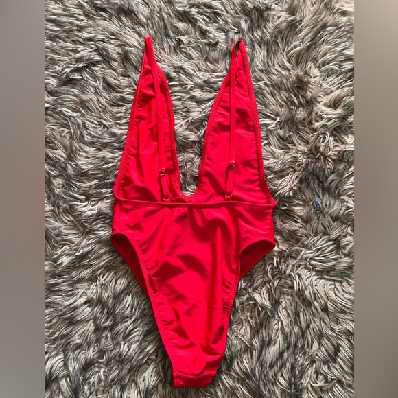 ❤️❤️LIKE NEW-DIPPIN DAISY LOW V FRONT CHEEKY ONE PIECE BATHING SUIT SZ M❤️❤️ - Picture 5 of 8